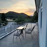 Wooden 度假居 埃尔米奥尼
